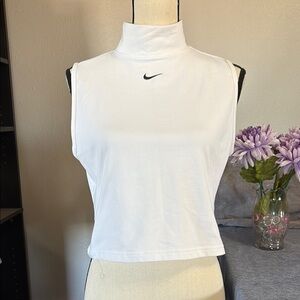 Nike Women’s Size L Cropped Work Out Top